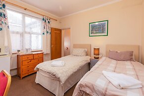 Ricky Road Guest House - Budget