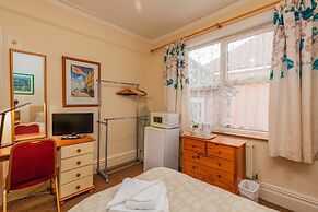 Ricky Road Guest House - Budget