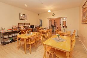 Ricky Road Guest House - Budget