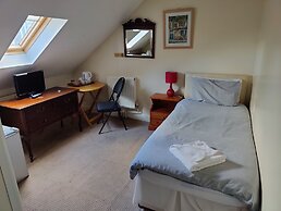 Ricky Road Guest House - Budget