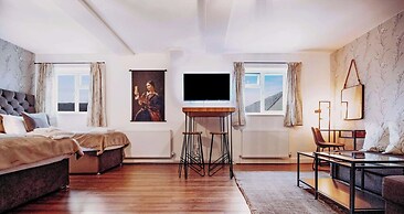 Ricky Road Guest House