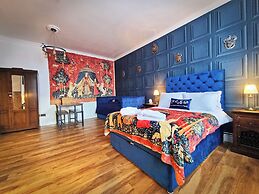 Ricky Road Guest House - Premium