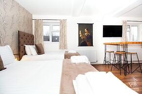 Ricky Road Guest House - Premium