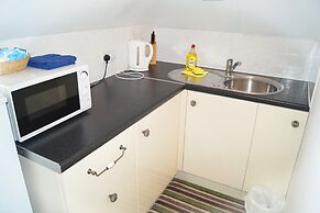 Ricky Road Guest House - Premium