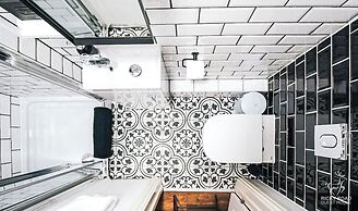 Ricky Road Guest House - Premium