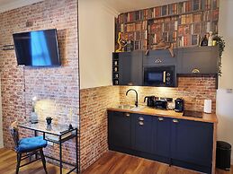 Ricky Road Guest House - Premium