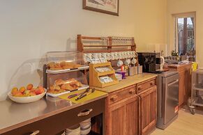 Ricky Road Guest House - Premium