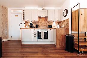 Ricky Road Guest House - Premium
