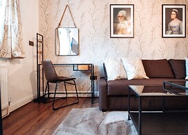 Ricky Road Guest House - Premium