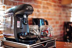 Ricky Road Guest House - Premium