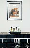 Ricky Road Guest House - Premium