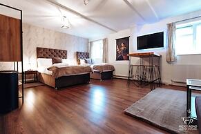 Ricky Road Guest House - Premium