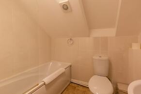 Ricky Road Guest House - Premium