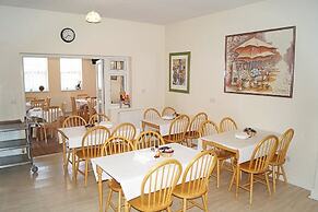 Ricky Road Guest House - Premium