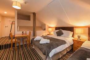 Ricky Road Guest House - Premium