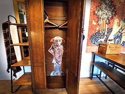 Ricky Road Guest House - Premium