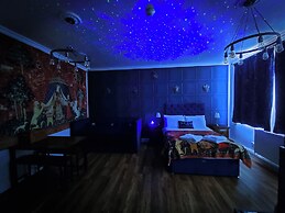 Ricky Road Guest House - Premium