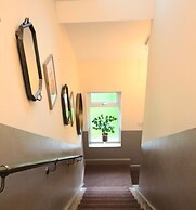 Ricky Road Guest House - Premium