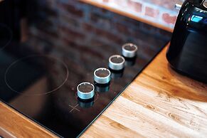 Ricky Road Guest House - Premium