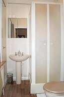 Ricky Road Guest House - Premium