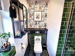 Ricky Road Guest House - Premium