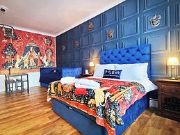 Ricky Road Guest House - Premium