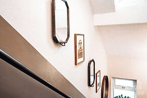 Ricky Road Guest House - Premium