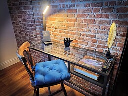 Ricky Road Guest House - Premium