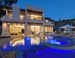 Zorada - Private Hollywood Hills Luxury With Endless Amenities and Cit