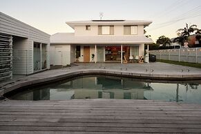 Tugun Retreat - 5BRM Home with Pool
