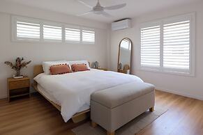Tugun Retreat - 5BRM Home with Pool
