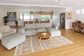 Tugun Retreat - 5BRM Home with Pool
