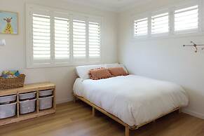 Tugun Retreat - 5BRM Home with Pool