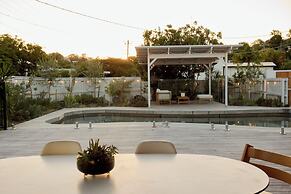 Tugun Retreat - 5BRM Home with Pool