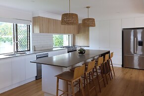 Tugun Retreat - 5BRM Home with Pool