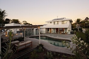 Tugun Retreat - 5BRM Home with Pool