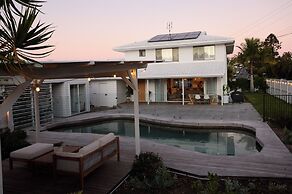 Tugun Retreat - 5BRM Home with Pool