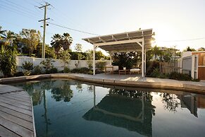 Tugun Retreat - 5BRM Home with Pool