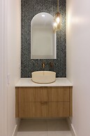 Tugun Retreat - 5BRM Home with Pool