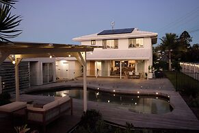 Tugun Retreat - 5BRM Home with Pool