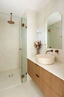 Tugun Retreat - 5BRM Home with Pool