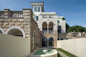 Miyue Roman Holiday Bubble Pool hotel