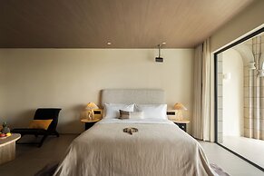 Miyue Roman Holiday Bubble Pool hotel