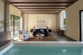Miyue Roman Holiday Bubble Pool hotel