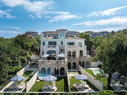 Miyue Roman Holiday Bubble Pool hotel