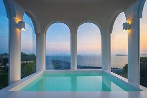 Miyue Roman Holiday Bubble Pool hotel