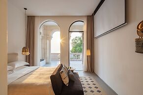 Miyue Roman Holiday Bubble Pool hotel