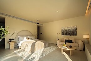 Miyue Roman Holiday Bubble Pool hotel