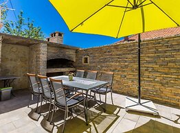 Charming Zadar Apartment Near Old Town With Convenient Access to Beach