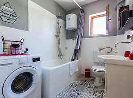 Charming Zadar Apartment Near Old Town With Convenient Access to Beach